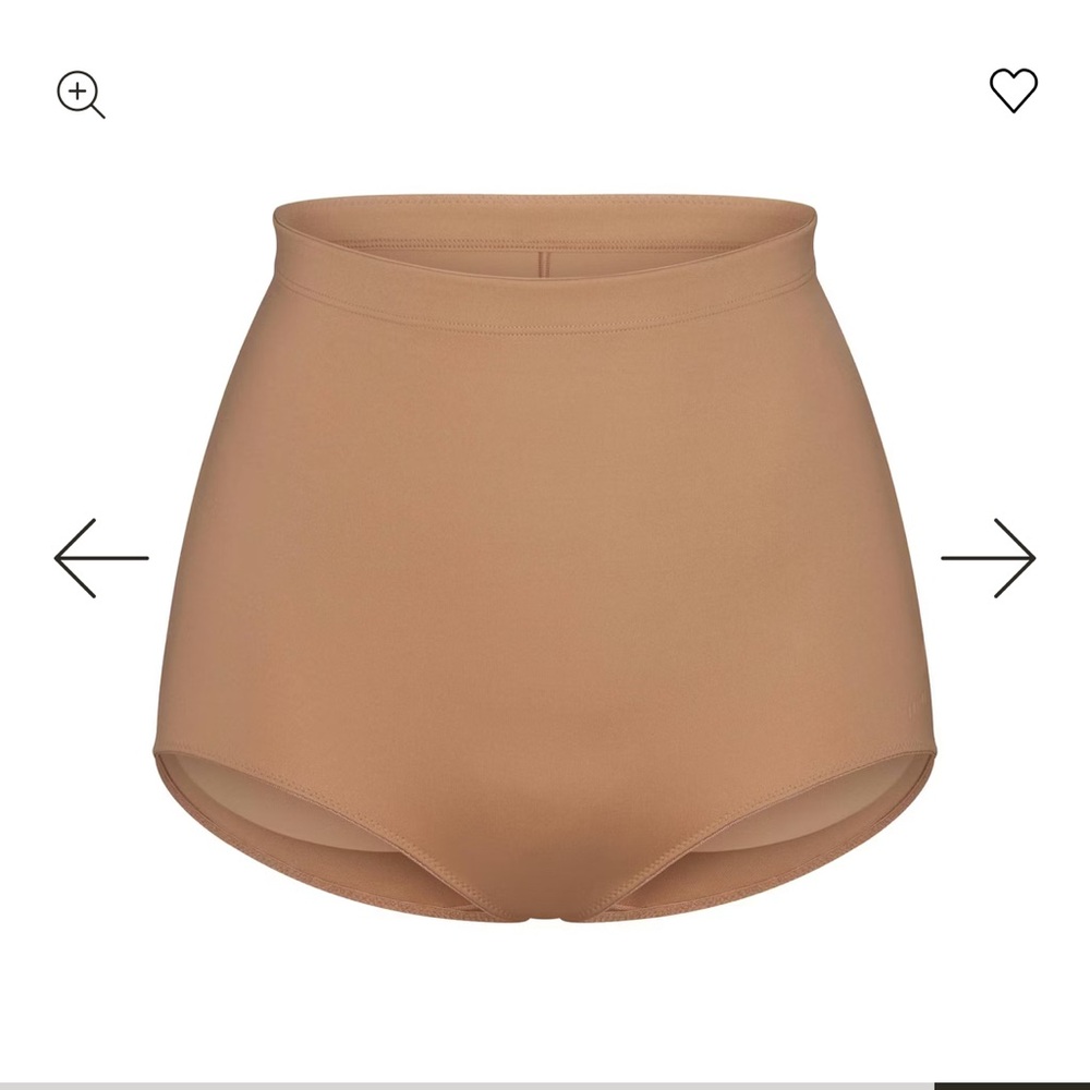 SKIMS BODY BUTT ENHANCING PADDED BRIEF
SIENNA / M.